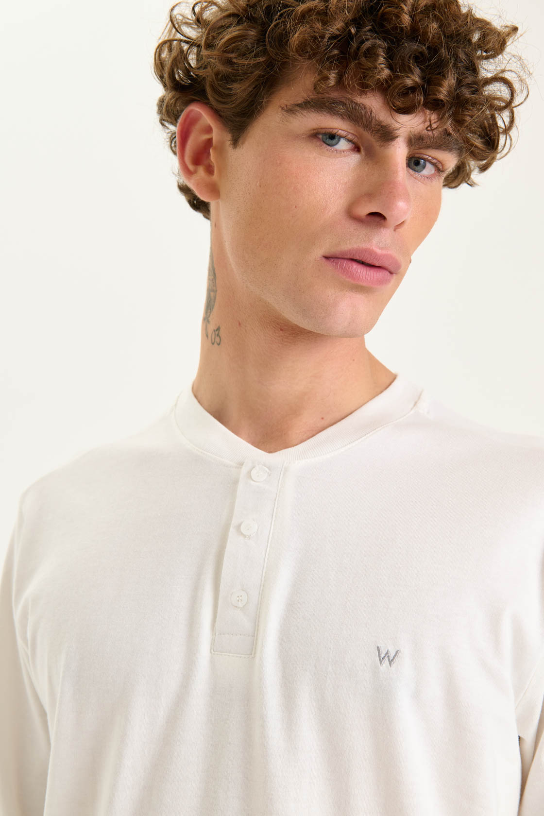 Remera Buttons LS